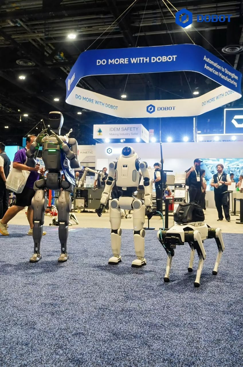 جناح DOBOT في معرض تجاري في الولايات المتحدة: الروبوتان البشريان ATOM وLUMO وروبوت رباعي الأرجل